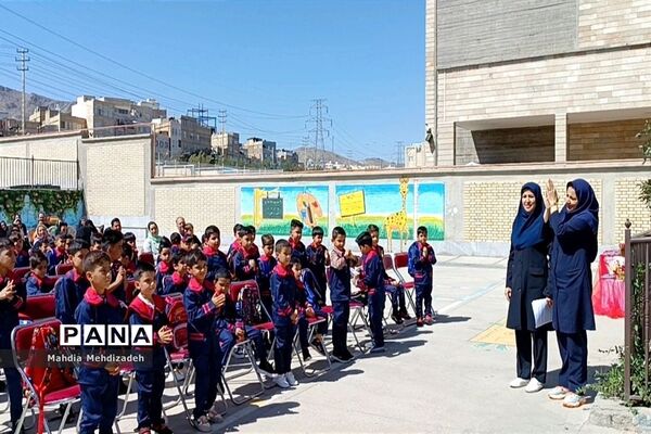 برگزاری جشن شکوفه‌ها در دبستان حاج تقی احدیان ناحیه ۶ مشهد مقدس همزمان با مدارس سراسر کشور