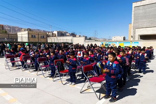 برگزاری جشن شکوفه‌ها در دبستان حاج تقی احدیان ناحیه ۶ مشهد مقدس همزمان با مدارس سراسر کشور