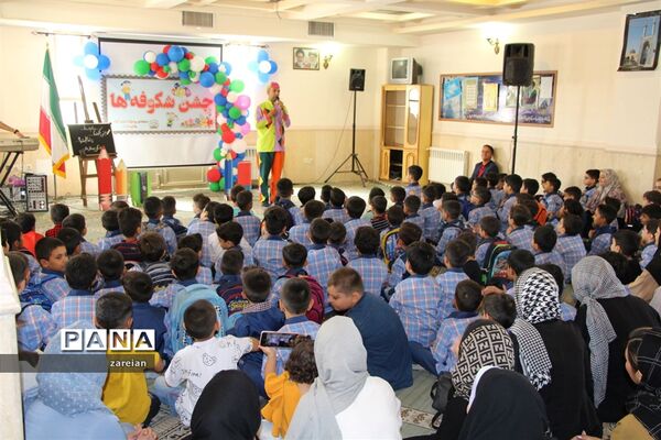 برگزاری جشن شکوفه‌ها در دبستان ولایت ۱ ناحیه ۲ یزد
