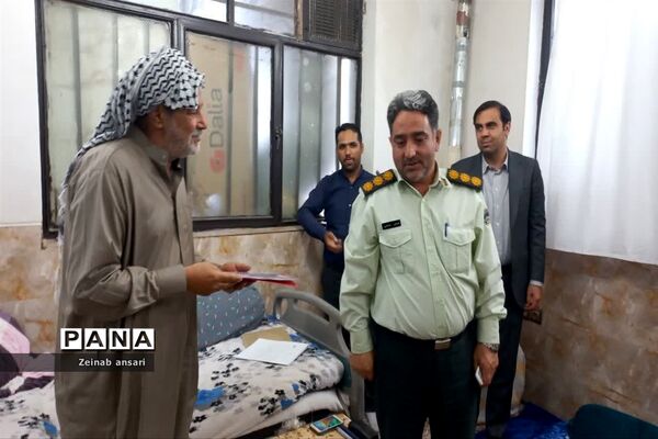 دیدار مسئولان شهری و دانش‌‌‌آموزان ملارد با خانواده شهدا در هفته دفاع مقدس