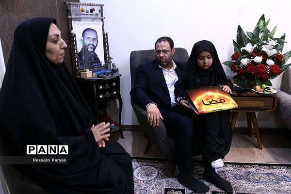 دیدار وزیر آموزش و پرورش با خانواده شهید مدافع امنیت، شهید پوریا احمدی