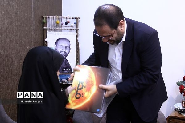 دیدار وزیر آموزش و پرورش با خانواده شهید مدافع امنیت، شهید پوریا احمدی