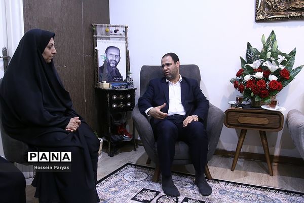 دیدار وزیر آموزش و پرورش با خانواده شهید مدافع امنیت، شهید پوریا احمدی