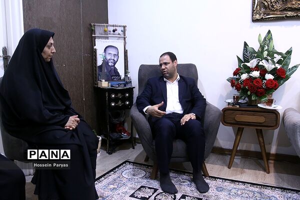 دیدار وزیر آموزش و پرورش با خانواده شهید مدافع امنیت، شهید پوریا احمدی