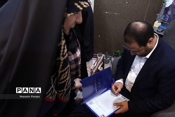 دیدار وزیر آموزش و پرورش با خانواده شهید مدافع امنیت، شهید پوریا احمدی