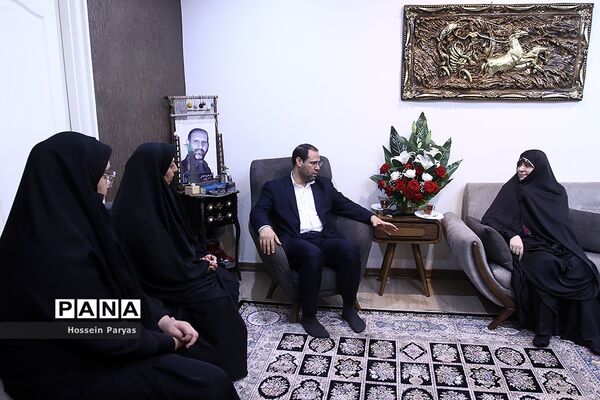 دیدار وزیر آموزش و پرورش با خانواده شهید مدافع امنیت، شهید پوریا احمدی