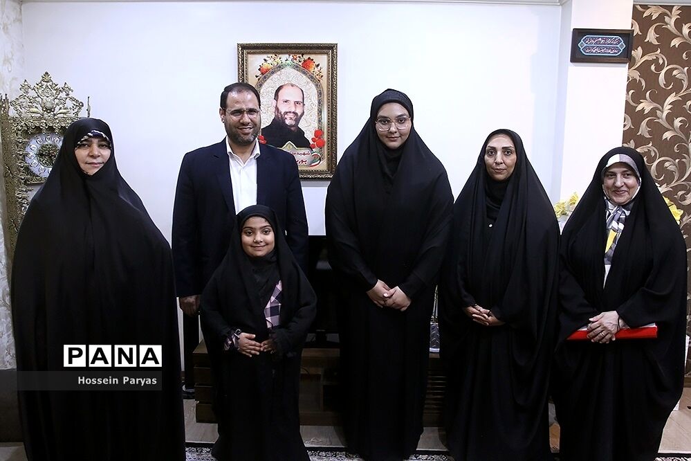 دیدار وزیر آموزش و پرورش با خانواده شهید مدافع امنیت، شهید پوریا احمدی
