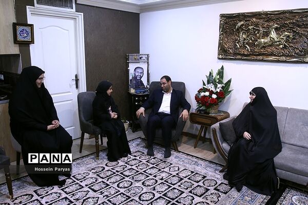 دیدار وزیر آموزش و پرورش با خانواده شهید مدافع امنیت، شهید پوریا احمدی