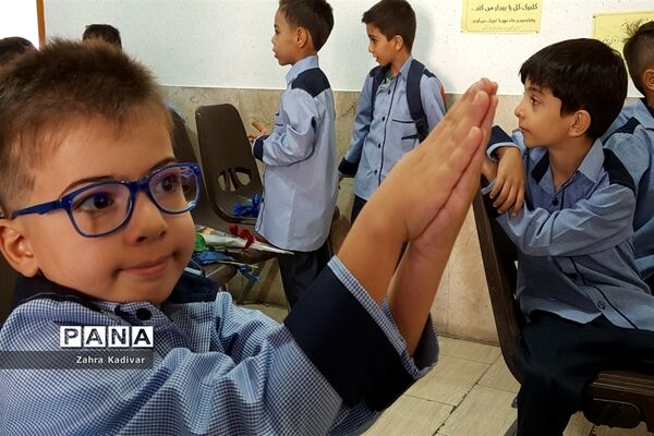 نواختن زنگ شکوفه‌ها در مدرسه شاهد باقرالعلوم آباده