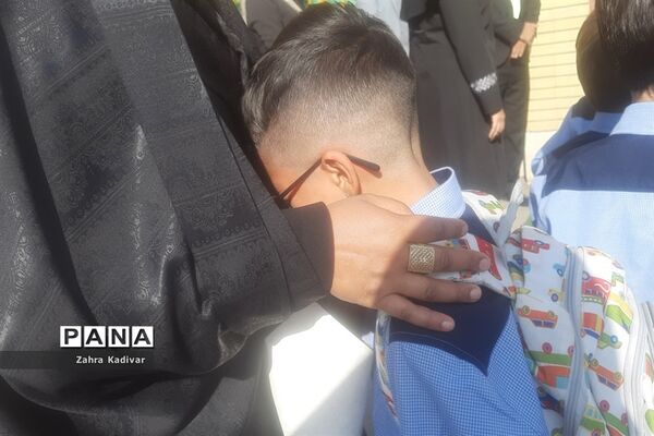 نواختن زنگ شکوفه‌ها در مدرسه شاهد باقرالعلوم آباده