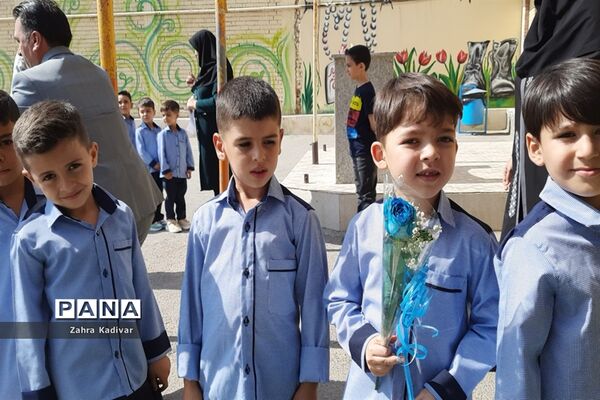 نواختن زنگ شکوفه‌ها در مدرسه شاهد باقرالعلوم آباده