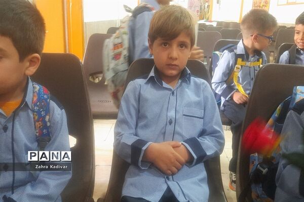 نواختن زنگ شکوفه‌ها در مدرسه شاهد باقرالعلوم آباده
