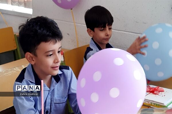 نواختن زنگ شکوفه‌ها در مدرسه شاهد باقرالعلوم آباده