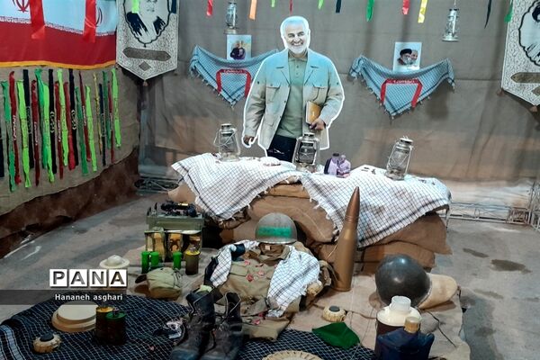 جشن ایستادگی در جوار مزار شهید گمنام به مناسبت گرامیداشت هفته دفاع مقدس