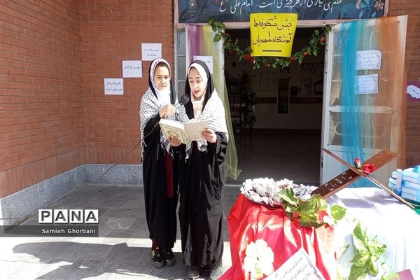برگزاری جشن شکوفه‌ها دردبستان ریحانه طهوریان