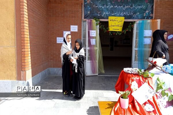 برگزاری جشن شکوفه‌ها دردبستان ریحانه طهوریان