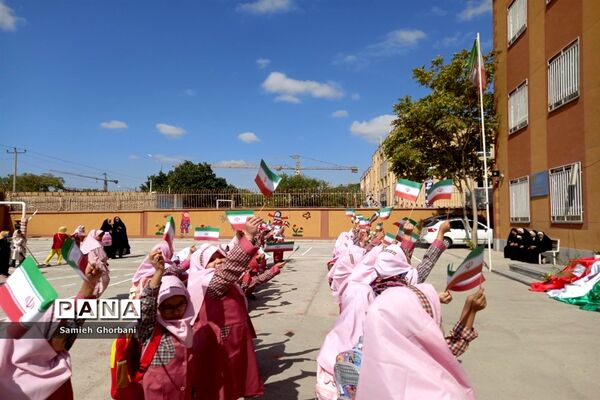 برگزاری جشن شکوفه‌ها دردبستان ریحانه طهوریان