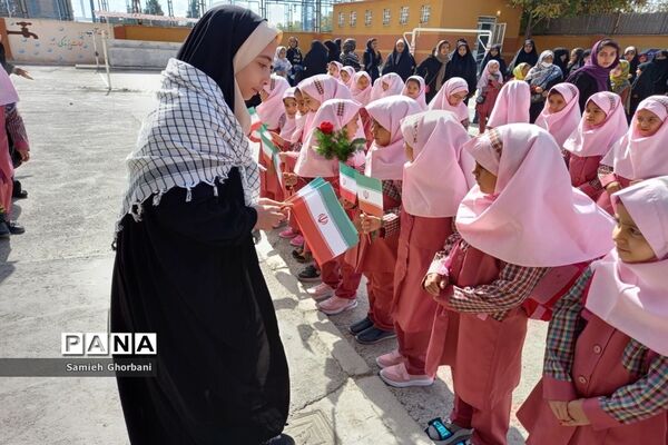 برگزاری جشن شکوفه‌ها دردبستان ریحانه طهوریان