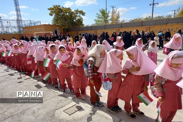 برگزاری جشن شکوفه‌ها دردبستان ریحانه طهوریان