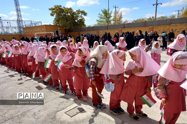 برگزاری جشن شکوفه‌ها دردبستان ریحانه طهوریان