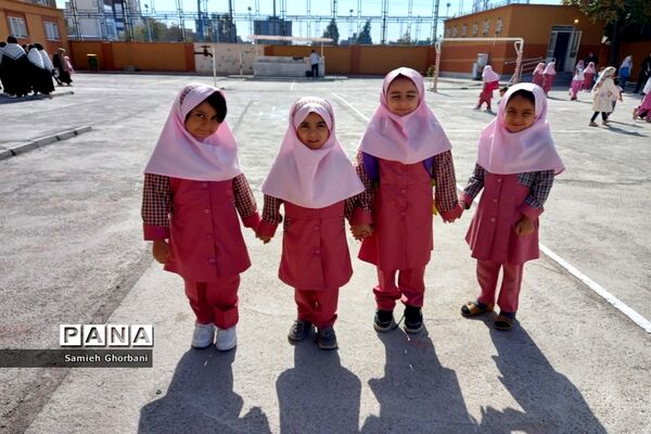 برگزاری جشن شکوفه‌ها دردبستان ریحانه طهوریان