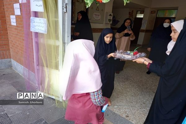 برگزاری جشن شکوفه‌ها دردبستان ریحانه طهوریان