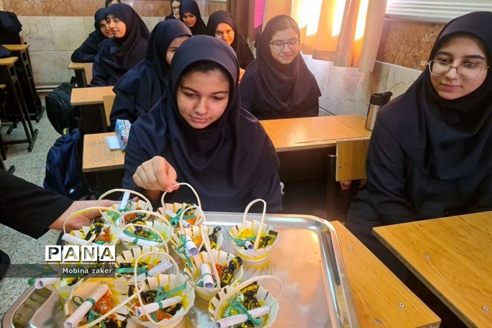 جشن سالروز آغاز امامت امام زمان در دبیرستان فرهنگ ۱۳