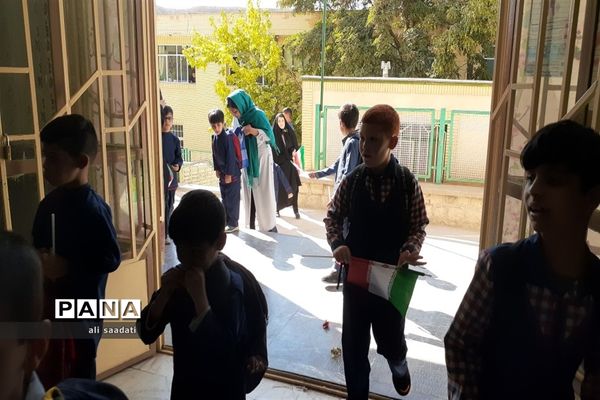 آیین نواختن زنگ مهر، ایثار و نماز در مدارس شهرستان کلات