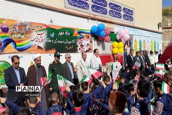 آیین نواختن زنگ مهر، ایثار و نماز در مدارس شهرستان کلات