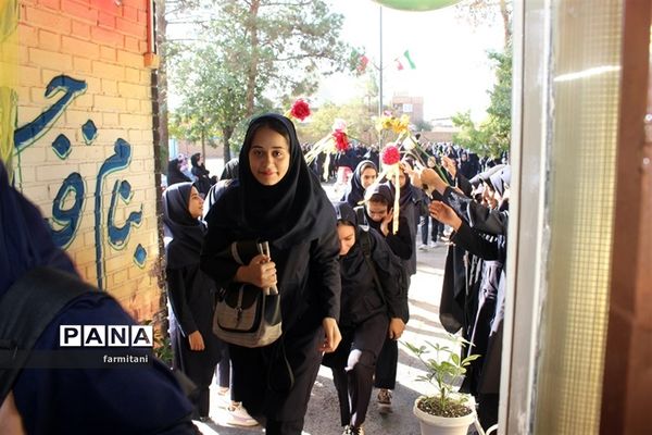 جشن اول مهر در دبیرستان دوره اول حضرت مریم(س)