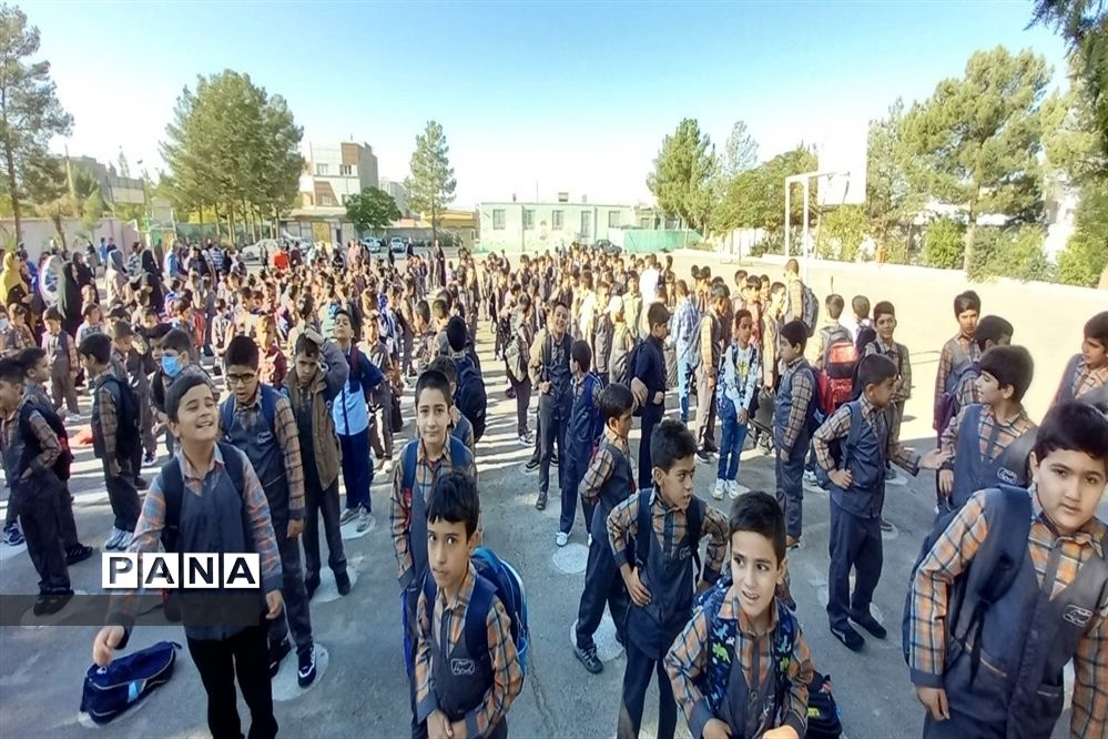 آغاز سال تحصیلی جدید در دبستان شهیدان توانگر