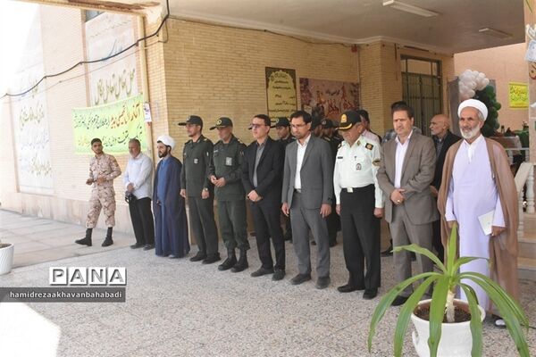 نواختن زنگ مهر و ایثار و مقاومت در مدارس بهاباد