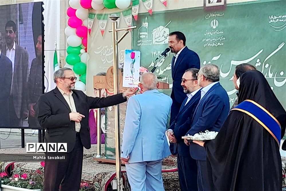 نواختن زنگ بازگشایی مدارس و ایثار و شهادت در هنرستان دخترانه فنی و حرفه‌ای فاطمه الزهرا (س)