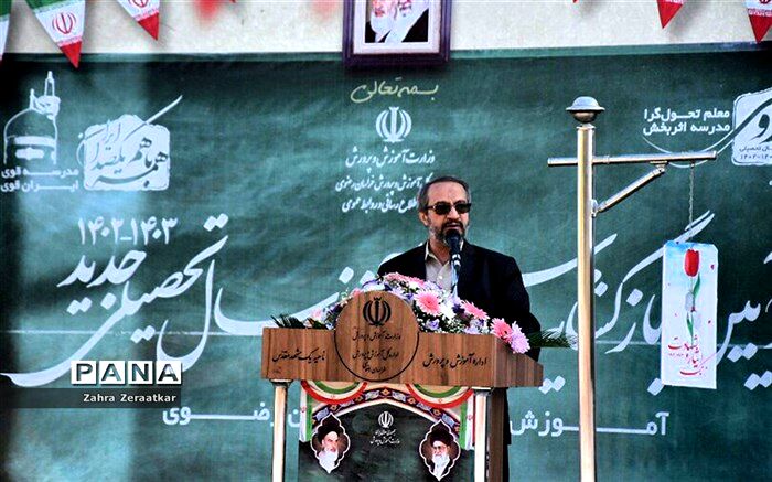 زنگ ایثار و شهادت همزمان با زنگ مهر در مدارس خراسان‌رضوی نواخته شد