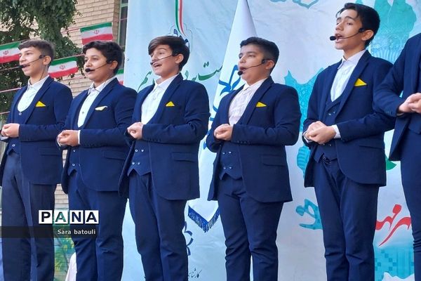 آیین نواختن زنگ مهر در منطقه ۱۸