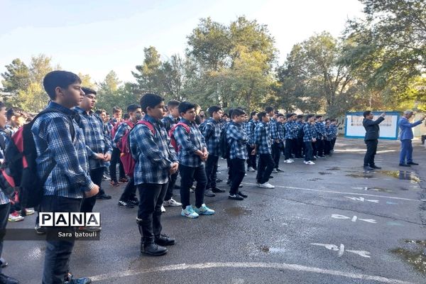 آیین نواختن زنگ مهر در منطقه ۱۸