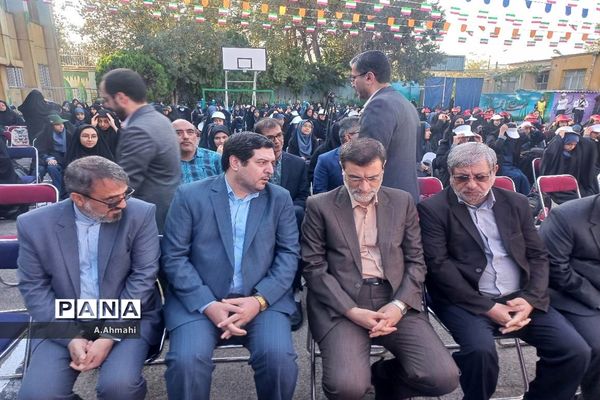 مراسم نواختن زنگ نمادین آغاز سال تحصیلی ۱۴۰۳-۱۴۰۲ در منطقه ۱۵