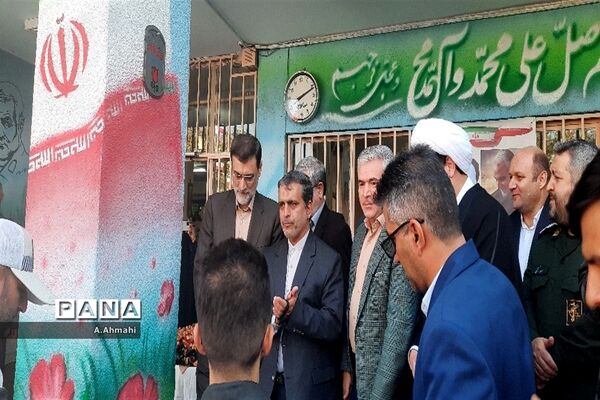 مراسم نواختن زنگ نمادین آغاز سال تحصیلی ۱۴۰۳-۱۴۰۲ در منطقه ۱۵