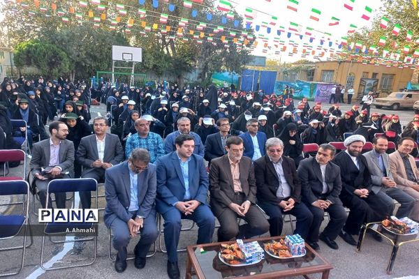مراسم نواختن زنگ نمادین آغاز سال تحصیلی ۱۴۰۳-۱۴۰۲ در منطقه ۱۵