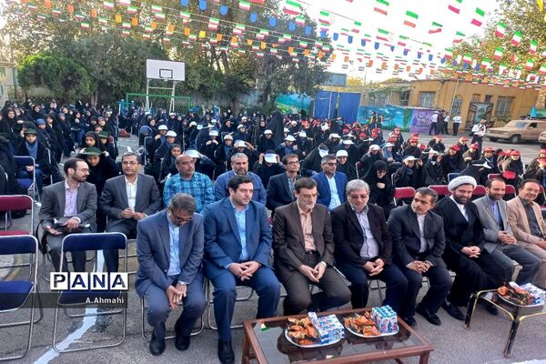 مراسم نواختن زنگ نمادین آغاز سال تحصیلی ۱۴۰۳-۱۴۰۲ در منطقه ۱۵