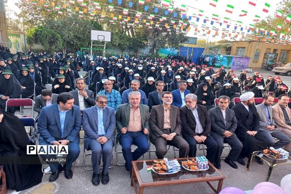 مراسم نواختن زنگ نمادین آغاز سال تحصیلی ۱۴۰۳-۱۴۰۲ در منطقه ۱۵