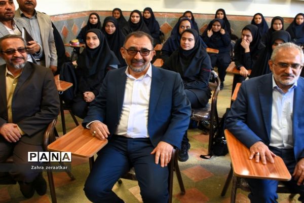 نواخته شدن زنگ آغاز سال تحصیلی در مشهد با حضور معاون رئیس جمهوری در مشهد