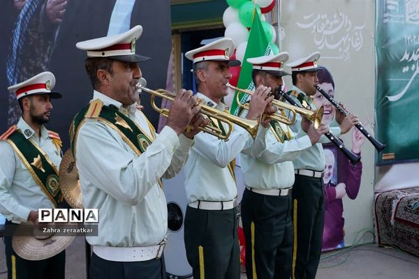 نواخته شدن زنگ آغاز سال تحصیلی در مشهد با حضور معاون رئیس جمهوری در مشهد
