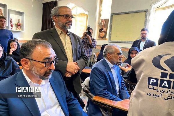 نواخته شدن زنگ آغاز سال تحصیلی در مشهد با حضور معاون رئیس جمهوری در مشهد