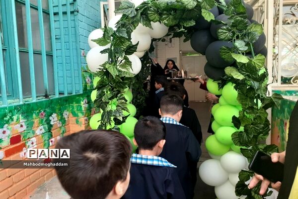جشن آغاز سال تحصیلی جدید در دبستان احمد معینی منطقه ۱۳