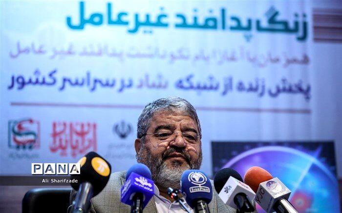 دشمن با هدف قرار دادن هویت زن به دنبال تخریب خانواده است