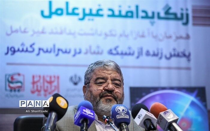 دشمن با هدف قرار دادن هویت زن به دنبال تخریب خانواده است