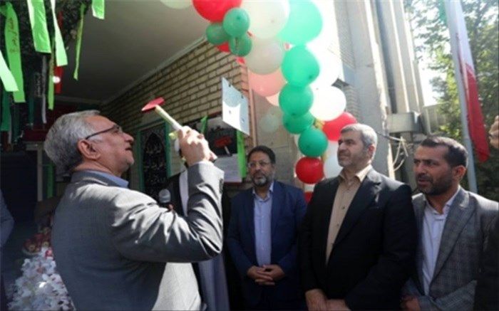 حضور وزیر بهداشت در آیین آغاز سال تحصیلی مدارس