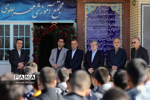 نواختن زنگ آغاز سال تحصیلی جدید توسط شهردار مشهد