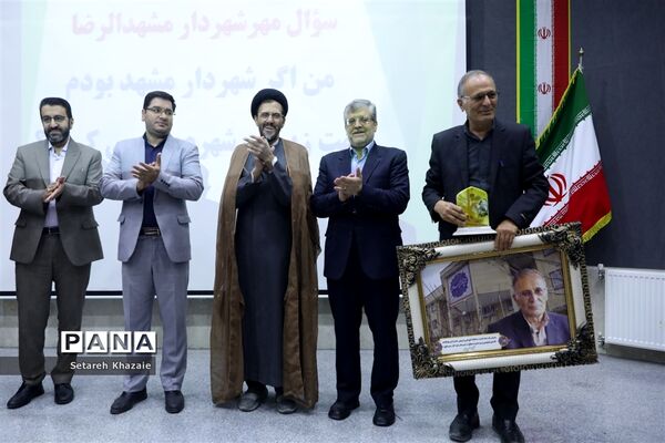 نواختن زنگ آغاز سال تحصیلی جدید توسط شهردار مشهد